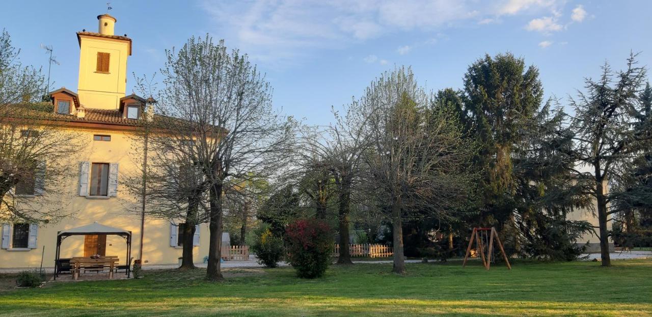 La Torre Di Longara Bed & Breakfast Calderara di Reno Luaran gambar